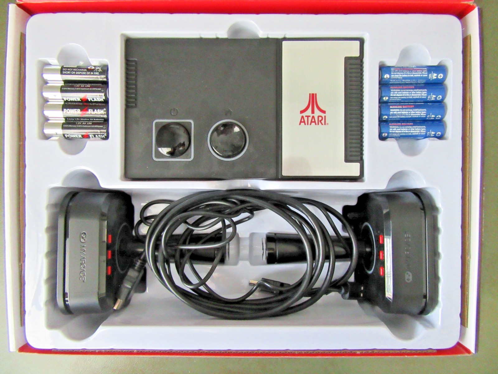 (8$13) Atari Gamestation Pro with 2 Joysticks and 200 Games in Box; TESTED