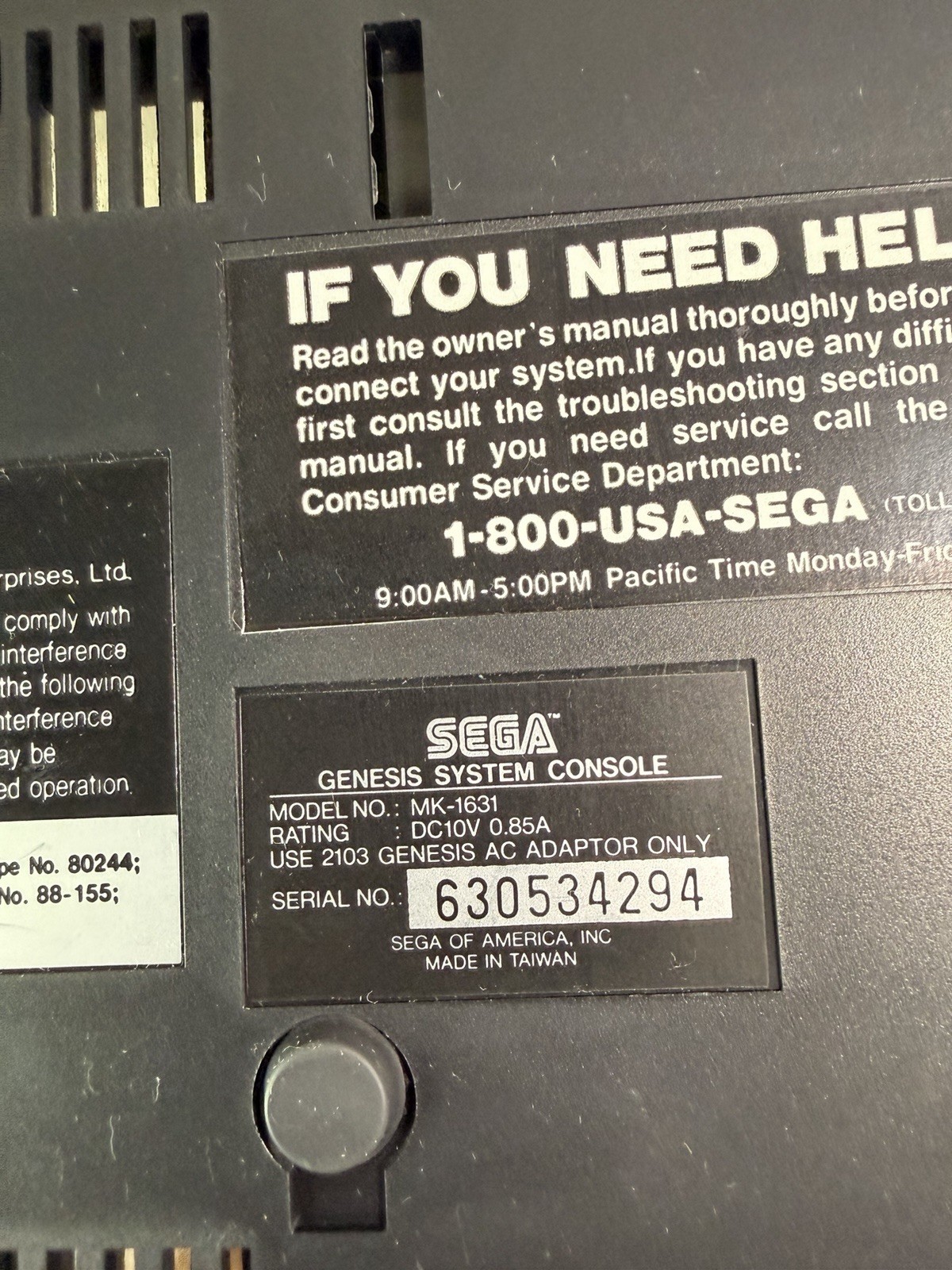 Sega Genesis MK-1631 2 Controllers Power And A/V Cables
