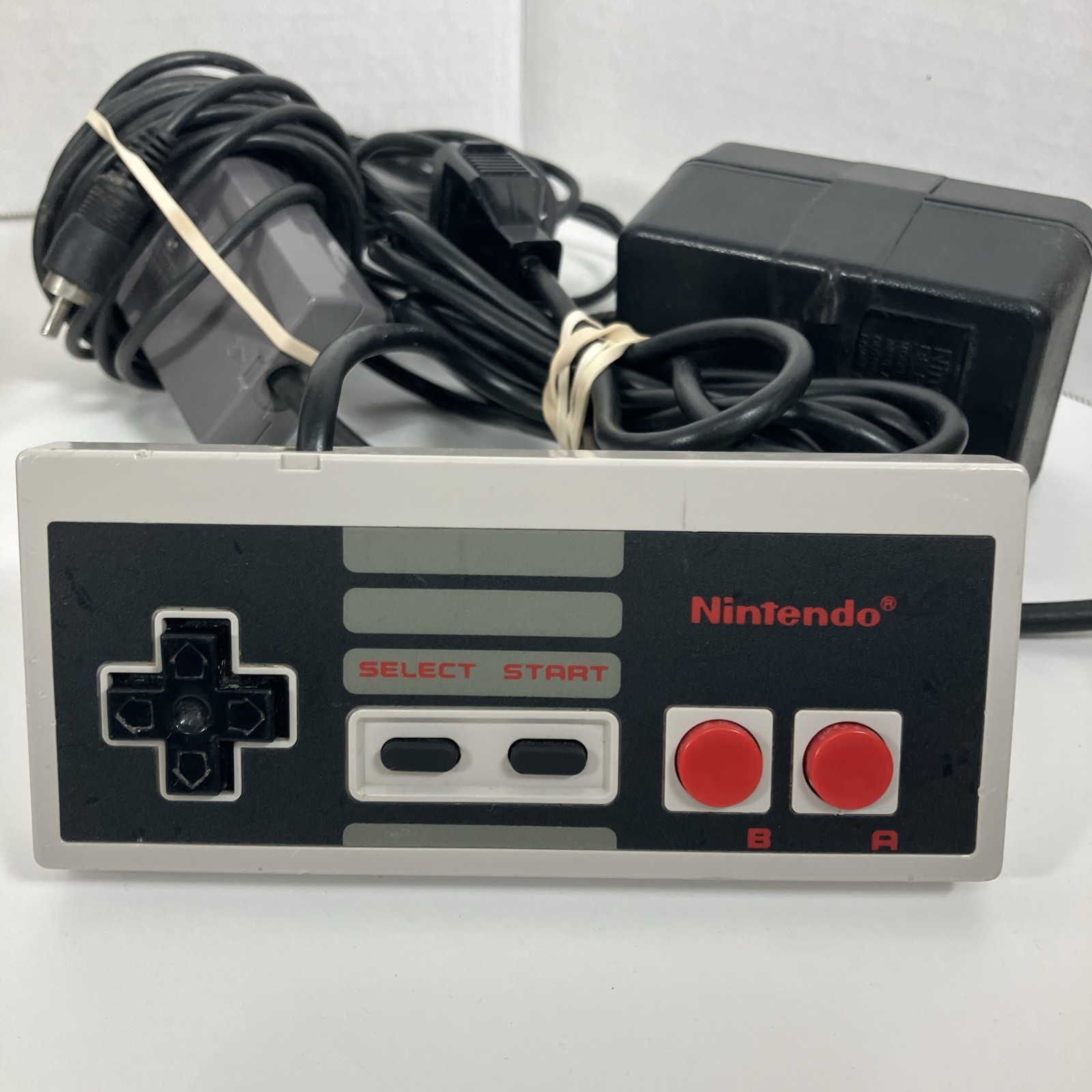 Nintendo NES Console NES-001 Controller OEM Power Brick AV Cables