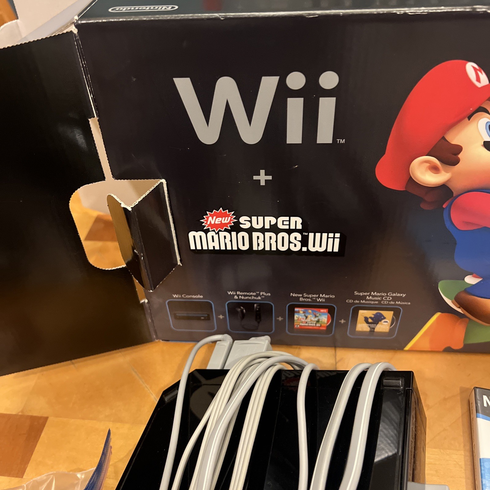 Nintendo Wii New Super Mario Bros. Bundle Black Console Used 4 Games Included