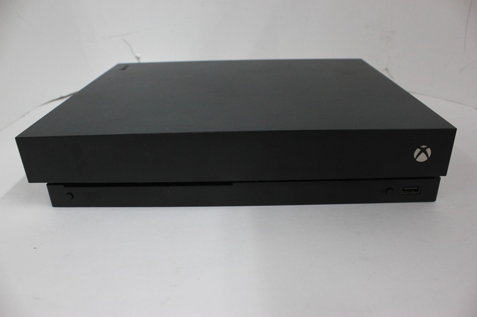 Microsoft Xbox One X 1TB Console Bundle 2 Wireless Controllers W/Case