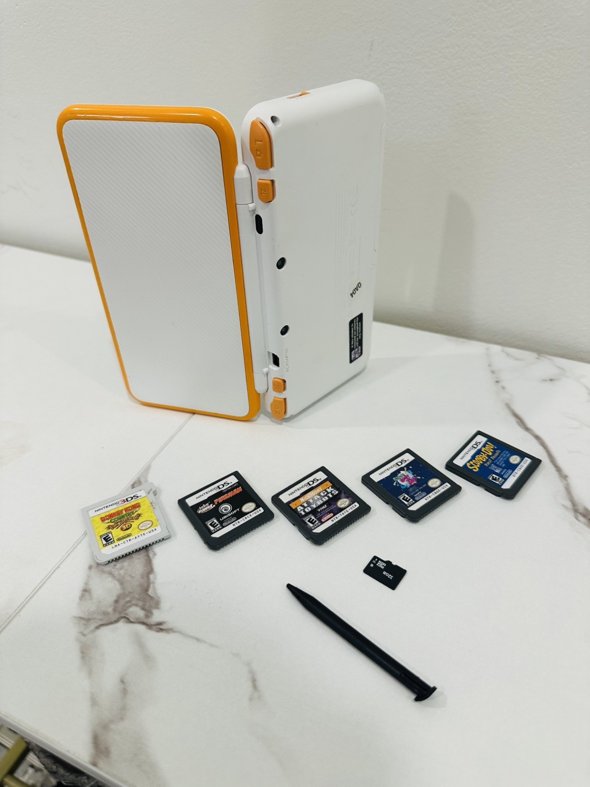 Nintendo New 2DS XL White Orange w/ 5 Games 32GB SD Charger Case Stylus Tested