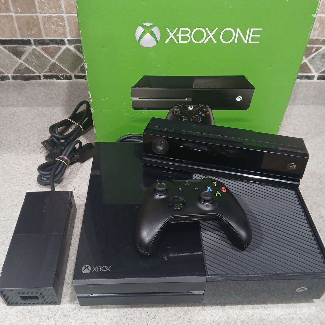 Microsoft Xbox One Console 1540 500GB SSHD W Original Box, Controller & Kinect