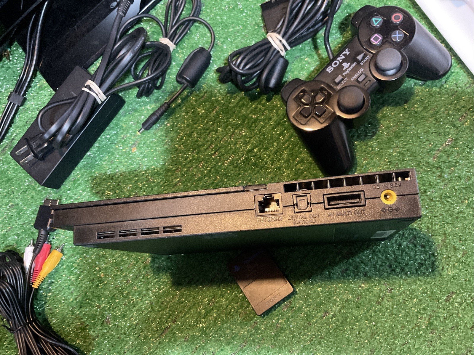 Sony PlayStation 2 Slim Console SCPH-77001 W/ Controller, Cables, 8MB Card, Game