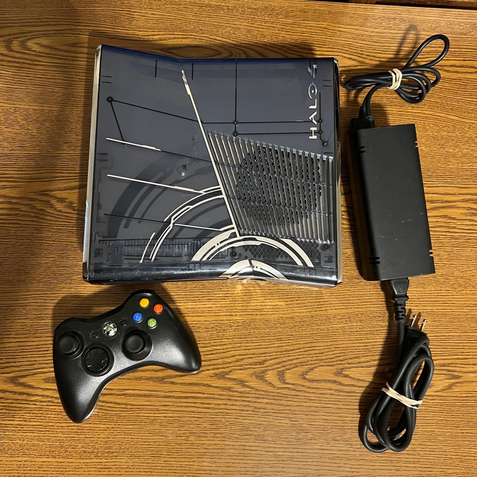 Microsoft Xbox 360 S 320GB Console Gaming System Halo 4 1439