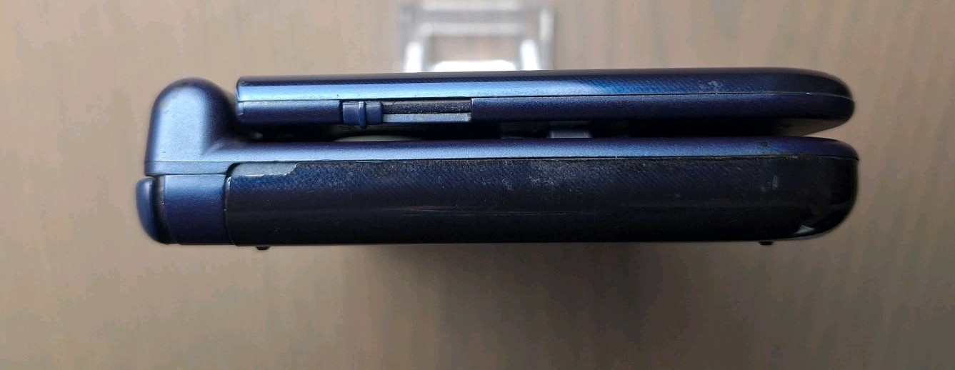 New Nintendo 3DS XL Metallic Blue Charger + 32GB SD Card | Region Free TOP IPS