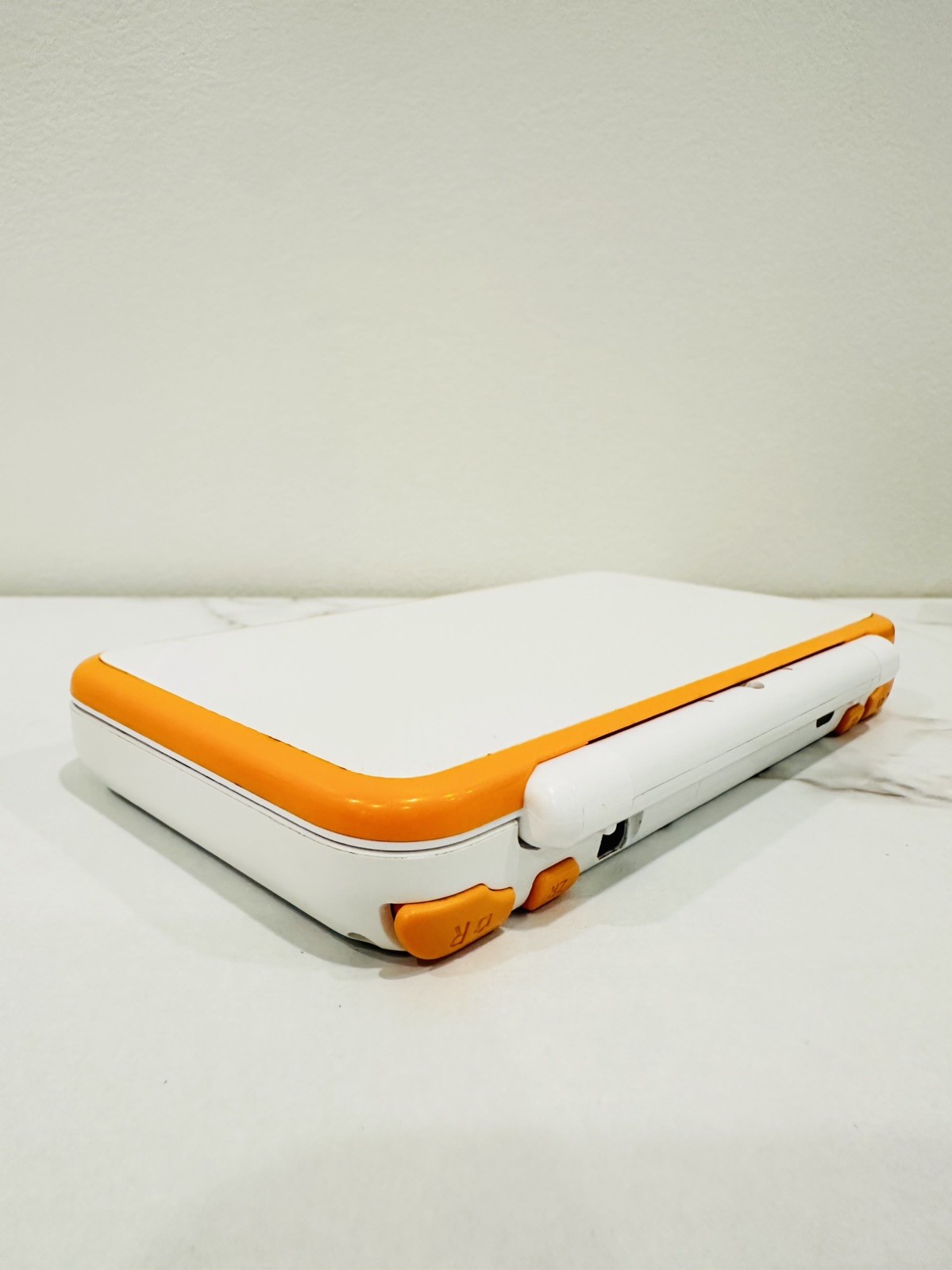 Nintendo New 2DS XL White Orange w/ 5 Games 32GB SD Charger Case Stylus Tested