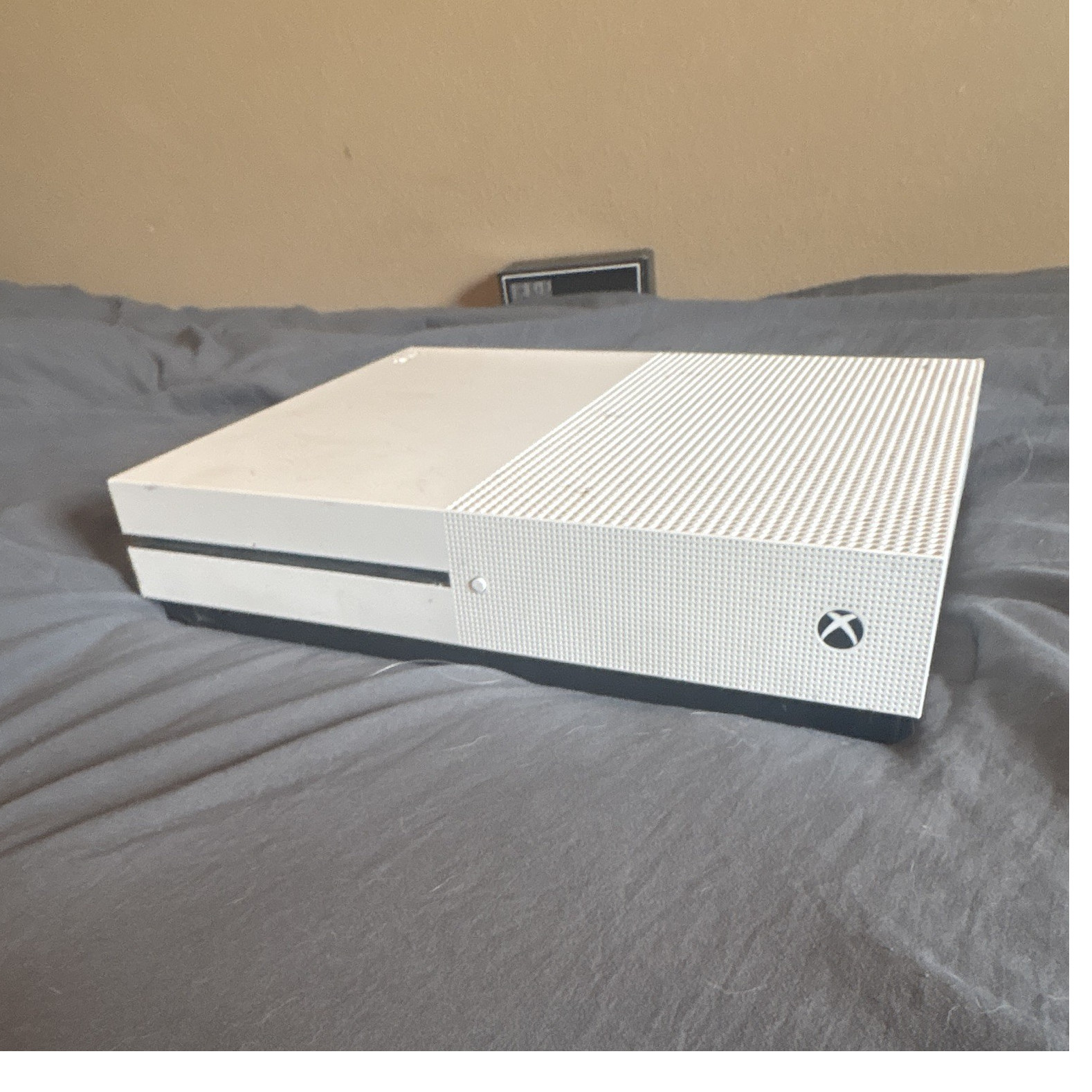 Microsoft Xbox One S 500GB White 4K UHD Console HDMI Wi-Fi Region Free