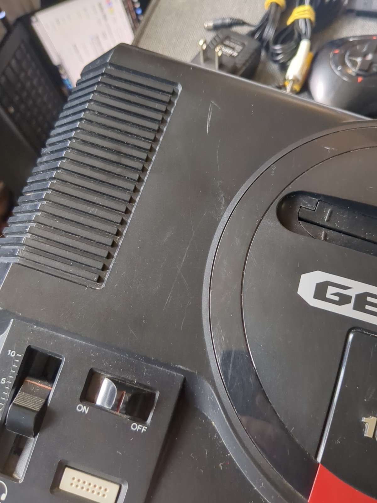 SEGA GENESIS Console MK-1601 AUTHENTIC Video Game System 1st Model 2 Controller