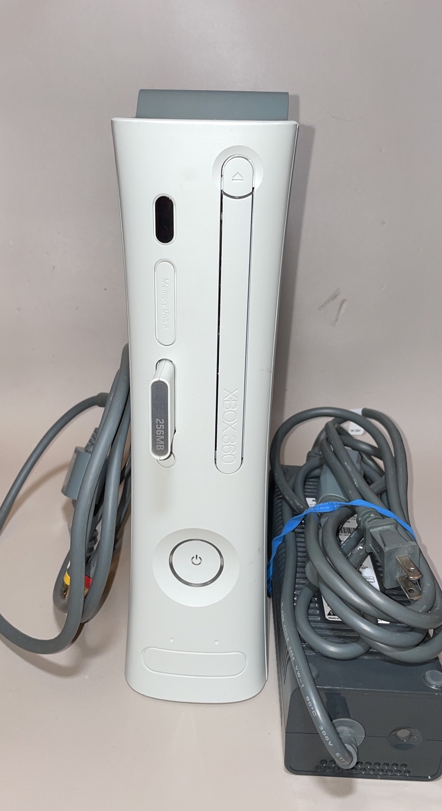 CLEAN Xbox 360 Arcade 60GB Console – 256Mb (Xbox) Games – Original Cables TESTED