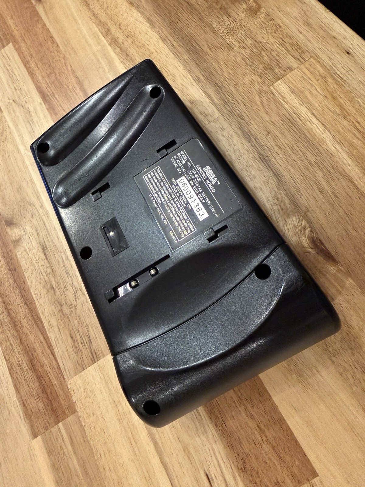 *RESTORED* OEM recapped SEGA Genesis Nomad bundle + aa battery pack