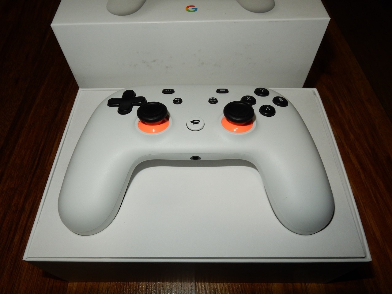 Google Stadia Premiere Edition (White) Complete with Chromecast Bluetooth