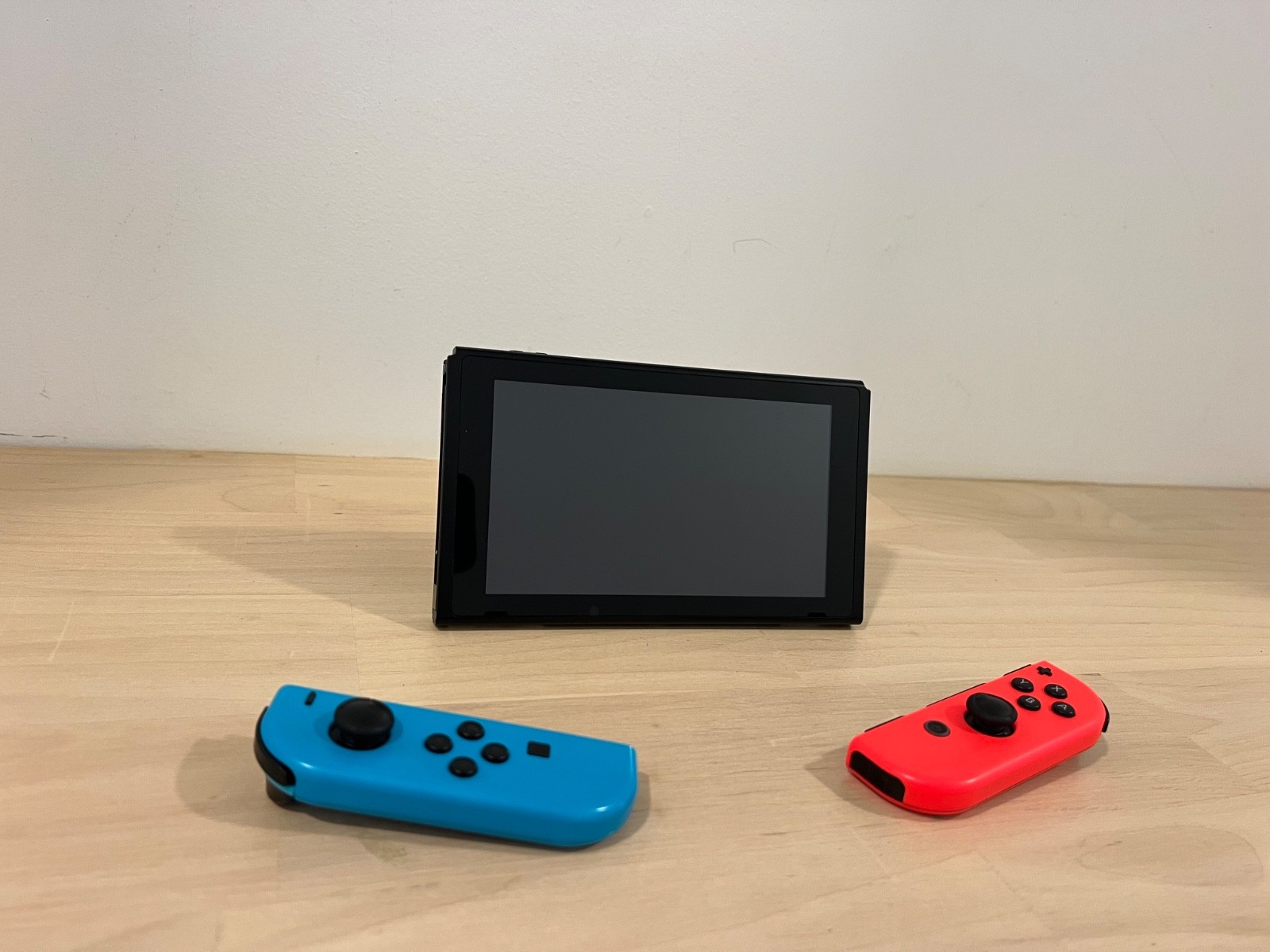 Nintendo Switch Handheld Console Red/Blue controllers EXCELLENT CONDITION