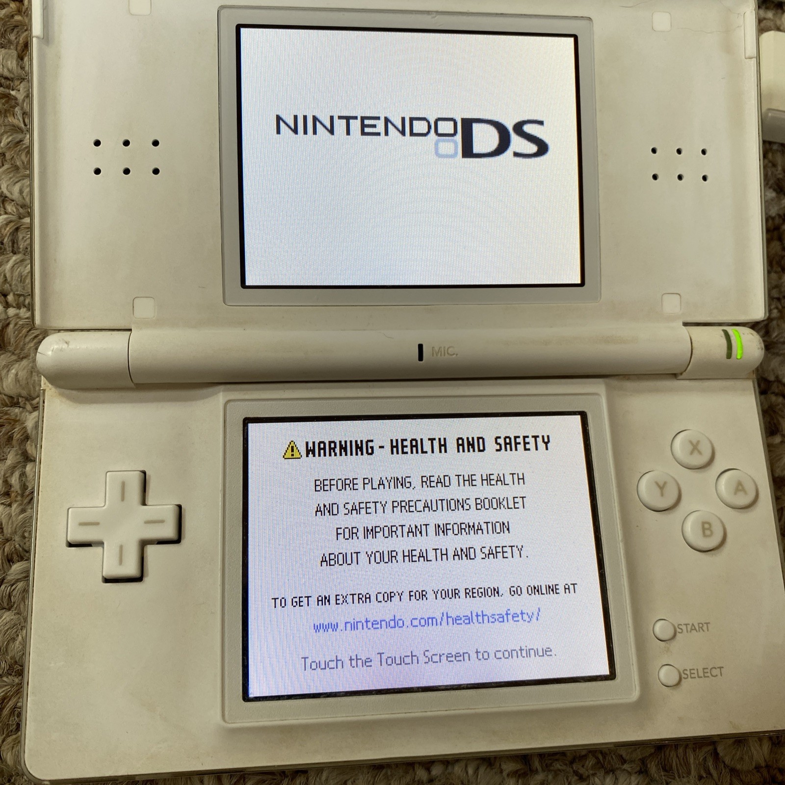 Nintendo DS Lite Polar White Handheld System WITH CHARGER AND STYLUS OEM