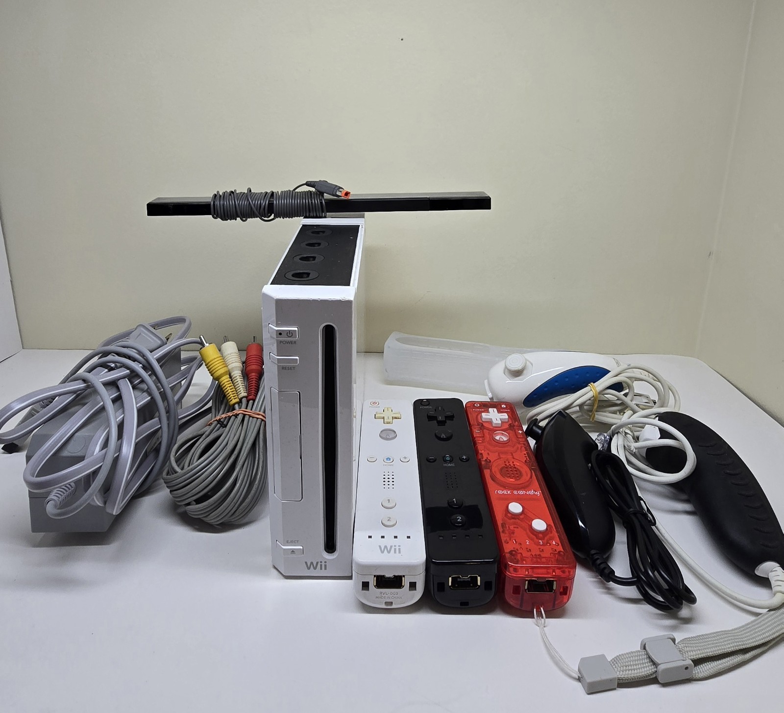 Nintendo Wii Console White Bundle RVL-001 – 3 Remotes 22 Games TESTED