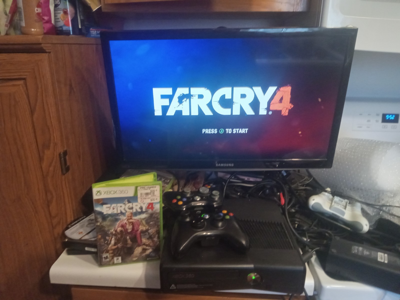 Fun! Microsoft Xbox 360 Bundle 250GB Built-In Wifi – 6 Games + 2 Controllers