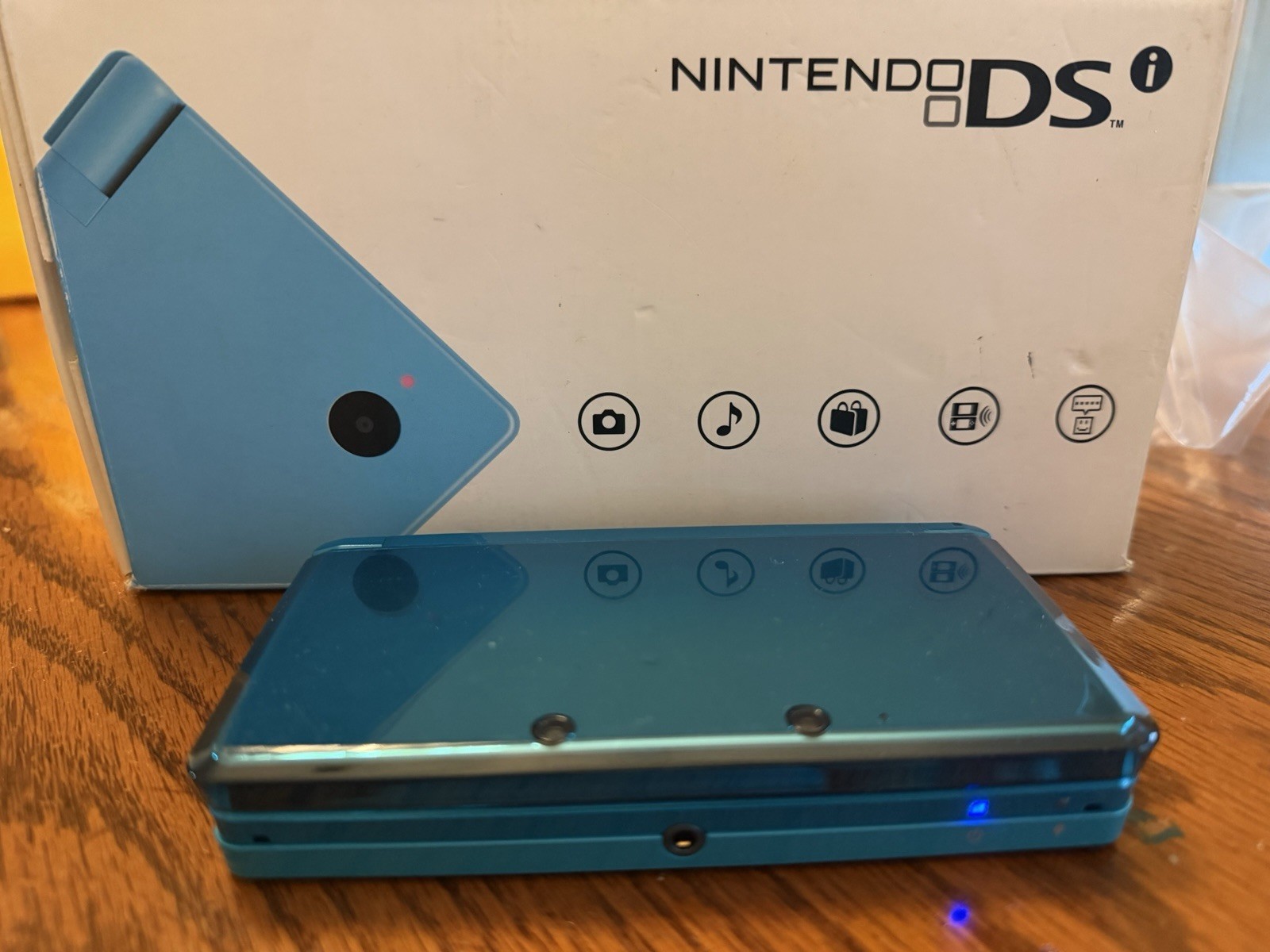 Nintendo DS DSI Blue Handheld Console with charger, 11 Games, working cond.