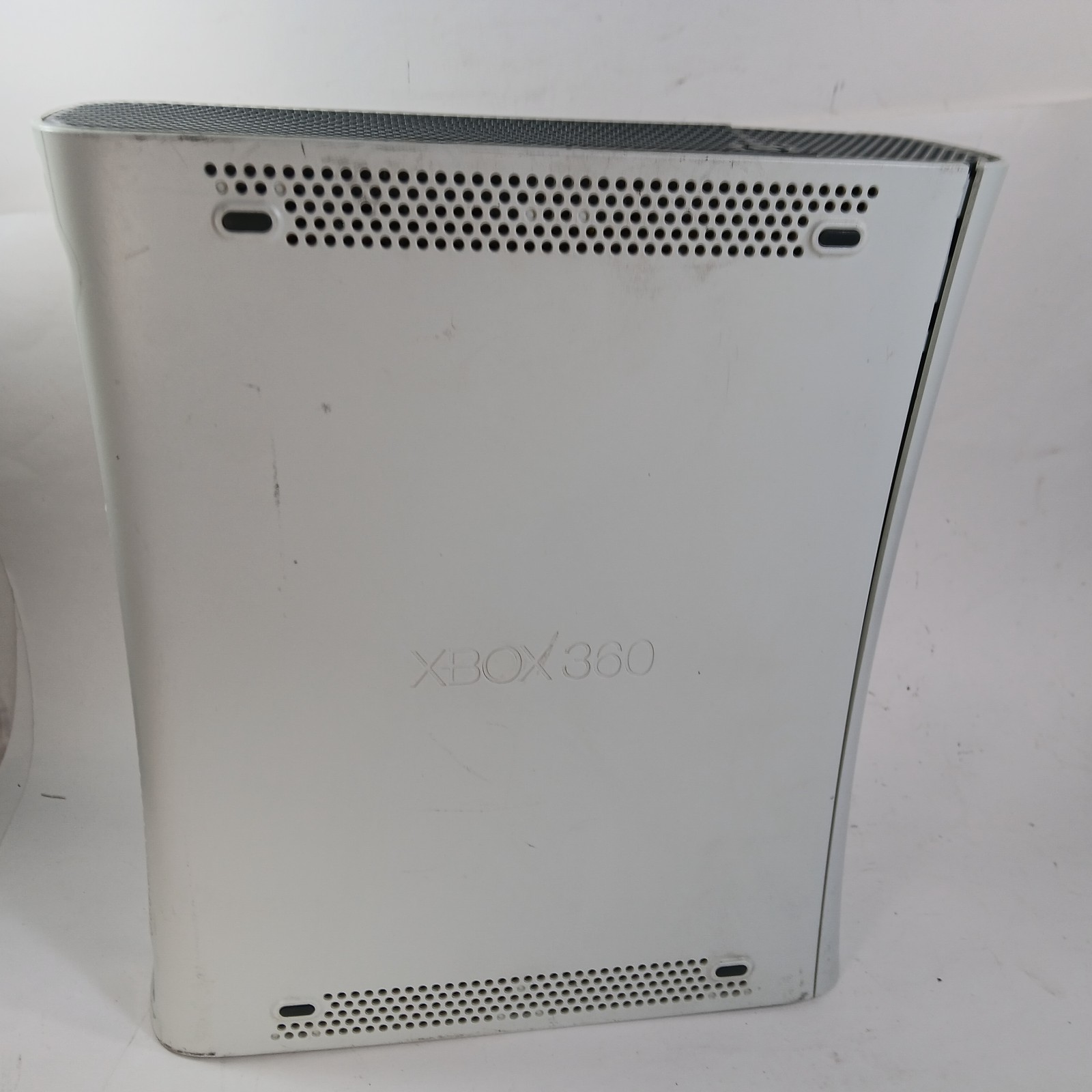 Xbox 360 White CONSOLE ONLY – NO HARD DRIVE – WORKS (disc tray sticks sometimes)