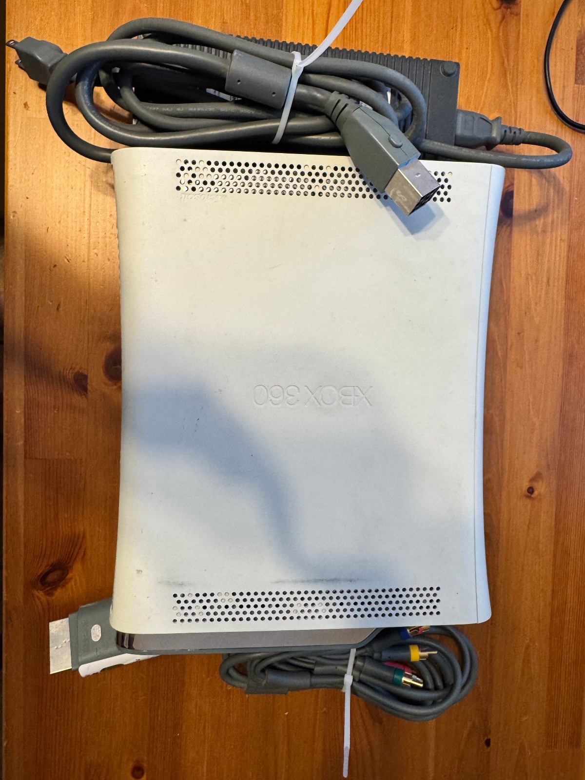 Microsoft Xbox 360 Console – White – Red Ring of Death for Parts or Repair.