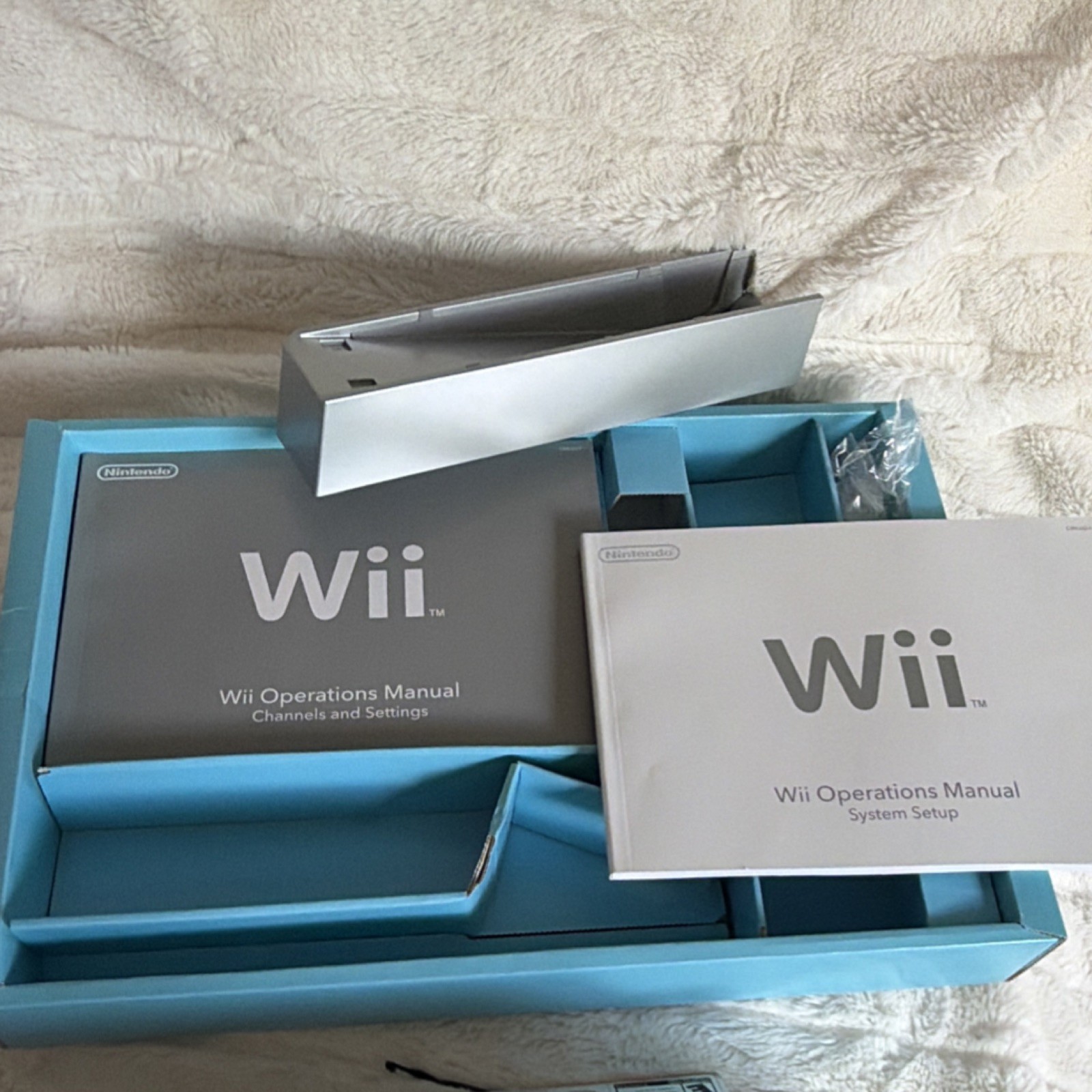 Nintendo Wii RVL-001(USA) White Console Bundle w/ Wii Sports, Remote, Box Tested