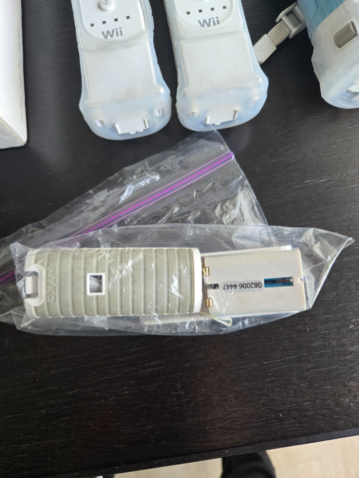 Nintendo Wii Console Bundle – 3 remotes, 9 games