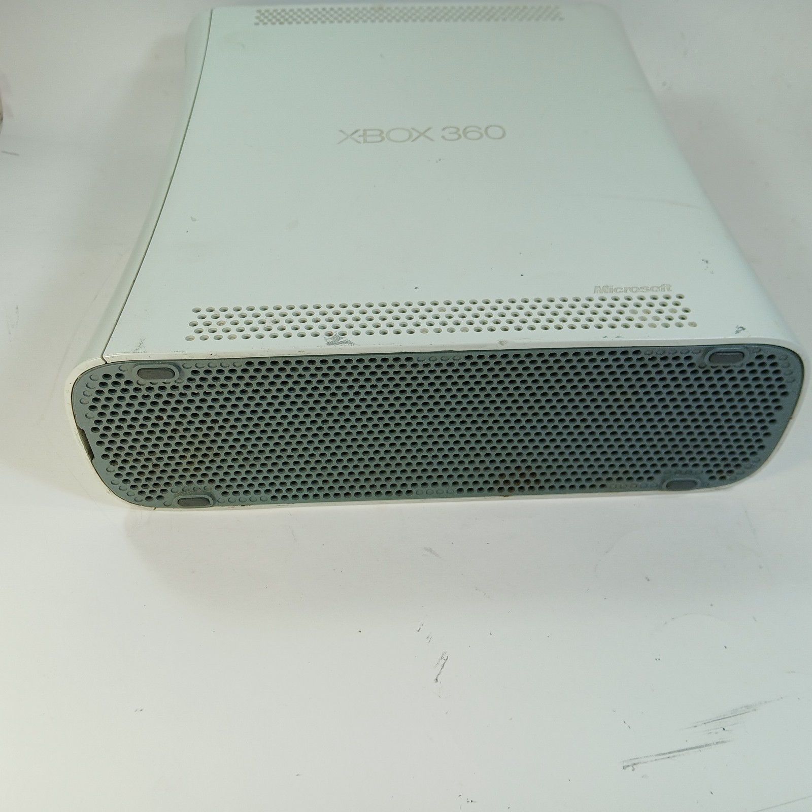 Xbox 360 White CONSOLE ONLY – NO HARD DRIVE – WORKS (disc tray sticks sometimes)