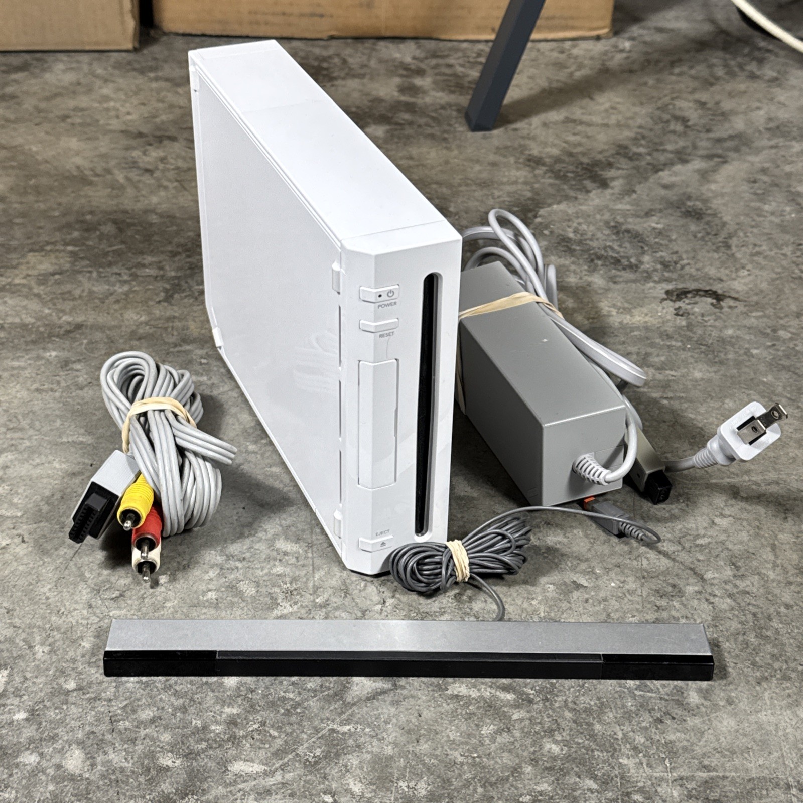 Nintendo Wii Backwards GameCube Compatible Console (RVL-001) + OEM Cables Tested