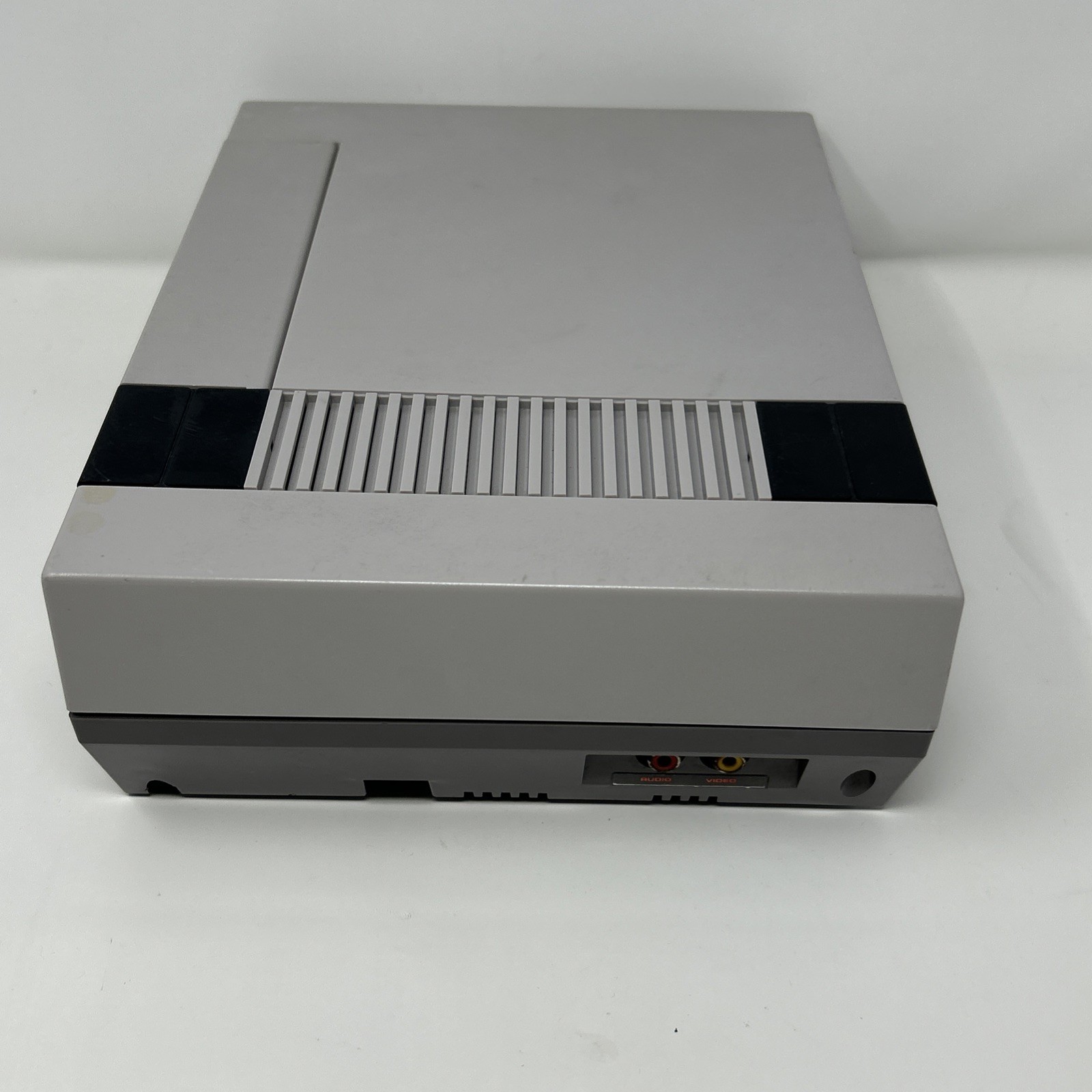 Nintendo NES Console Bundle NEW 72 Pin 1 Controllers Castlevania