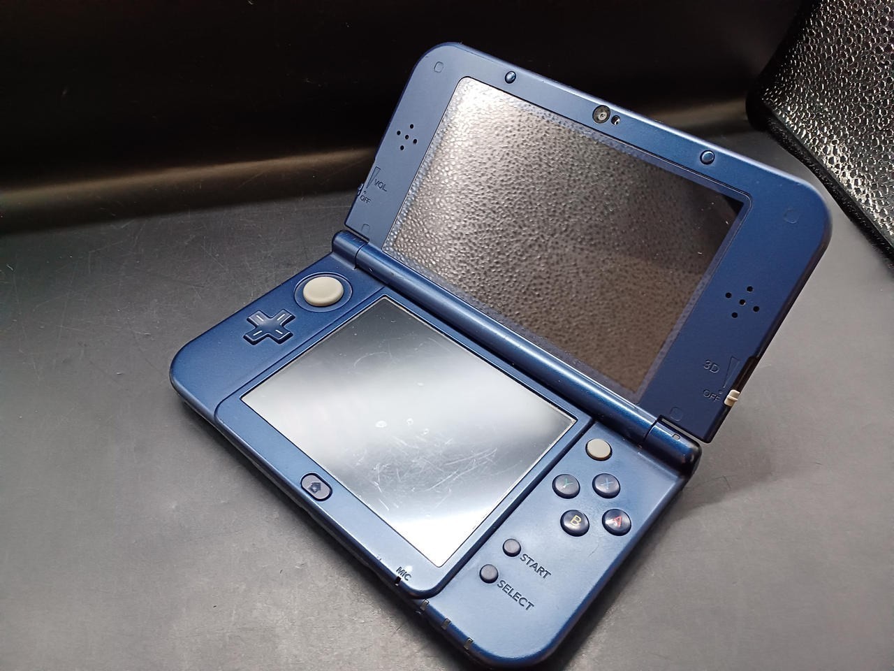 New Nintendo 3DS XL (LL) RED-001 with Charger Included Retro Gaming A2542