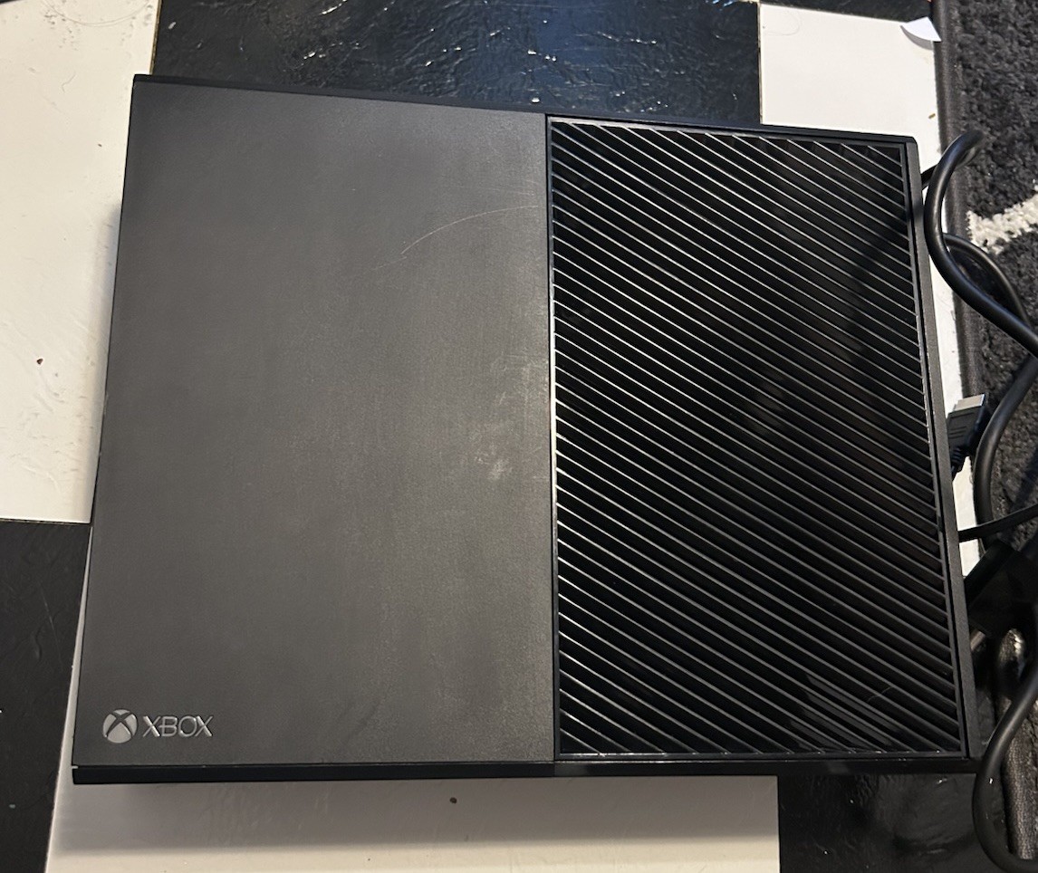 Microsoft Xbox One Console Black 500GB w/ HDMI/Power Cord Controller