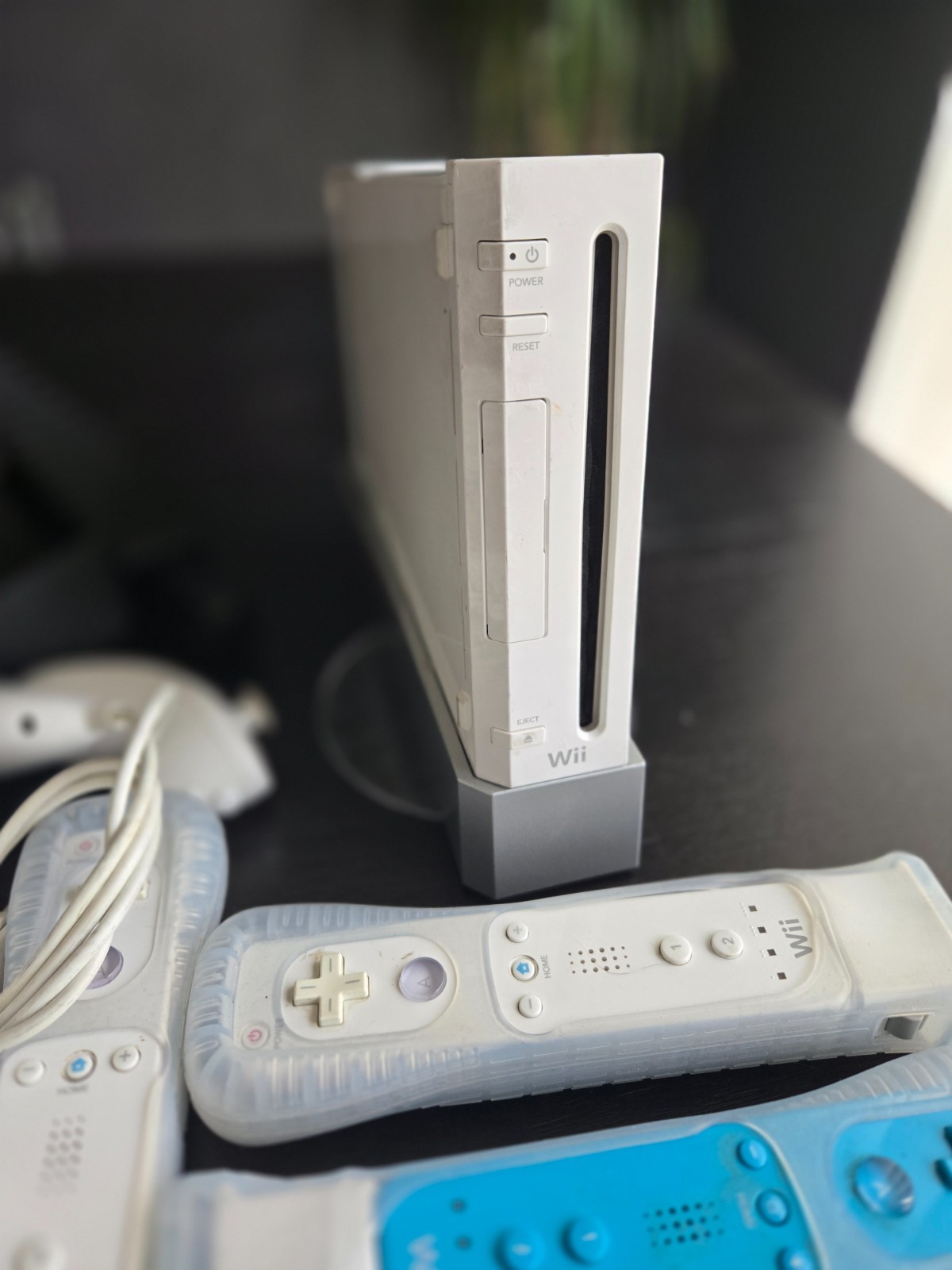 Nintendo Wii Console Bundle – 3 remotes, 9 games