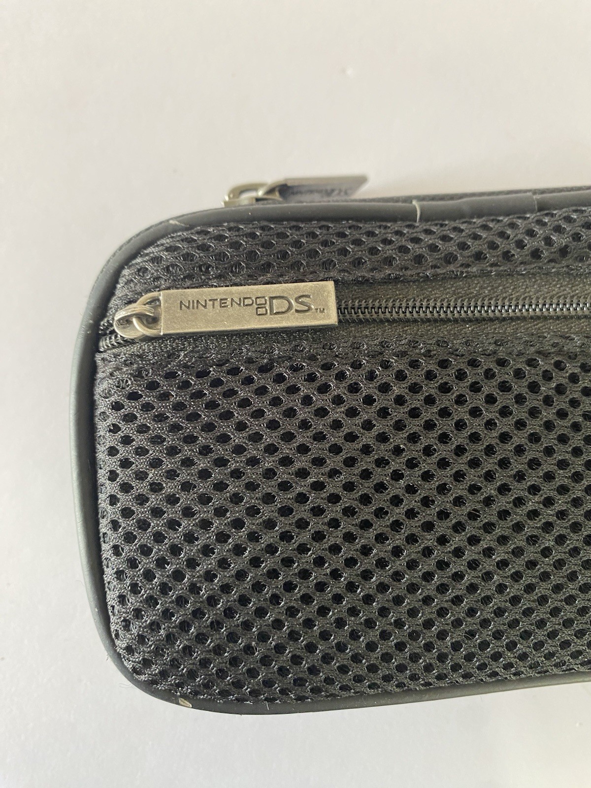 Nintendo DS Lite USG-001 Black Handheld System w/ Carry Case Multiplayer