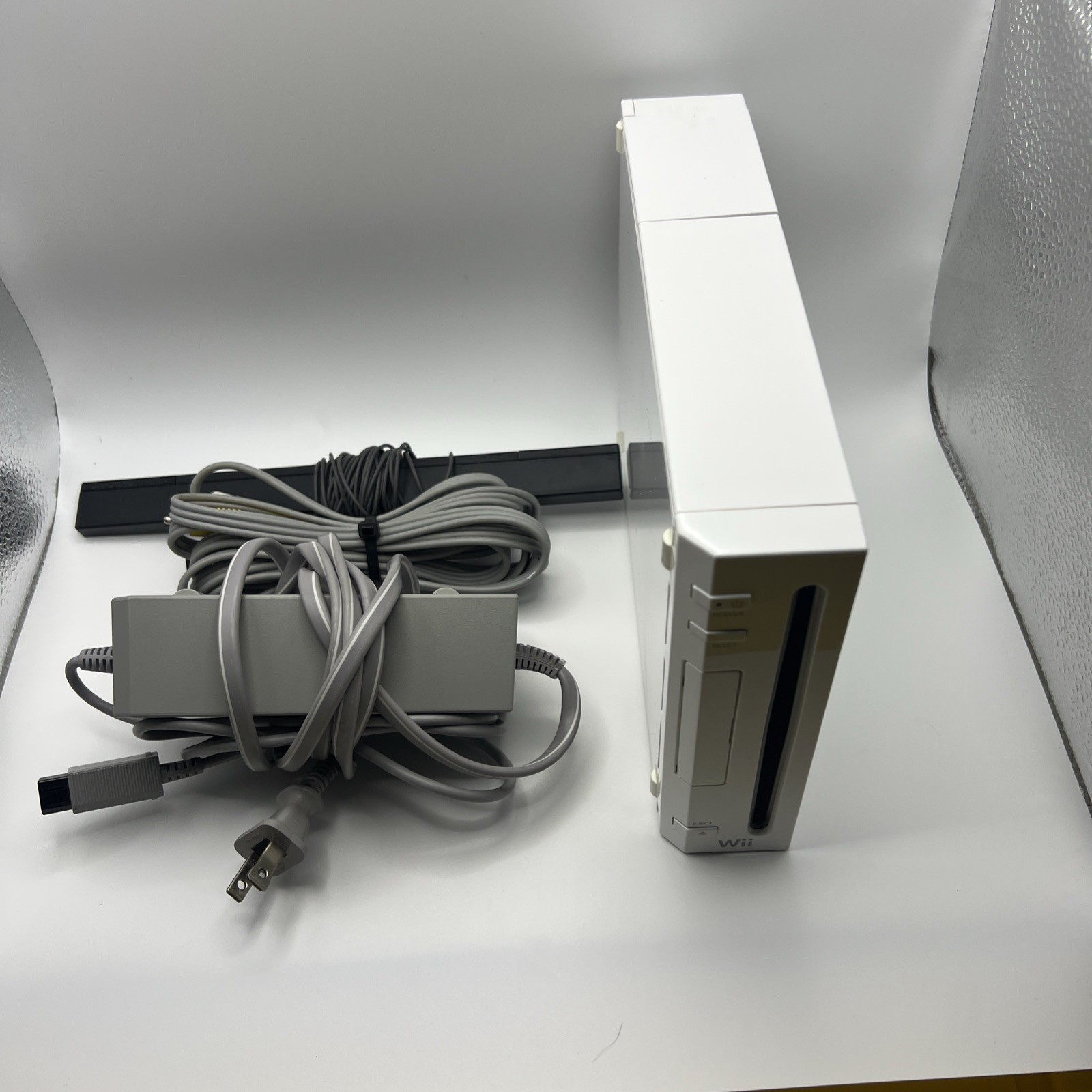 Nintendo Wii White Console RVL-001 Bundle – Console Games Cords – No Controller