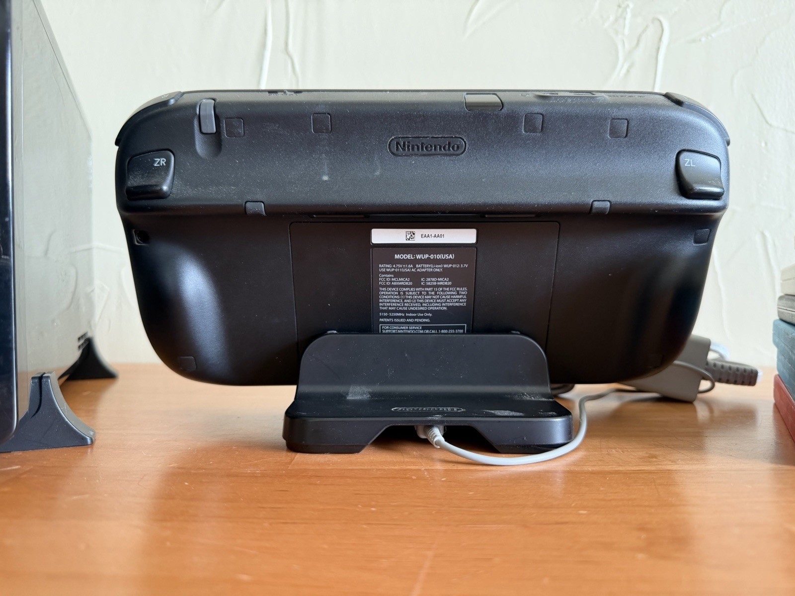 Nintendo Wii U 32GB Black Console + GamePad, Cables/Stand, Games, Controllers