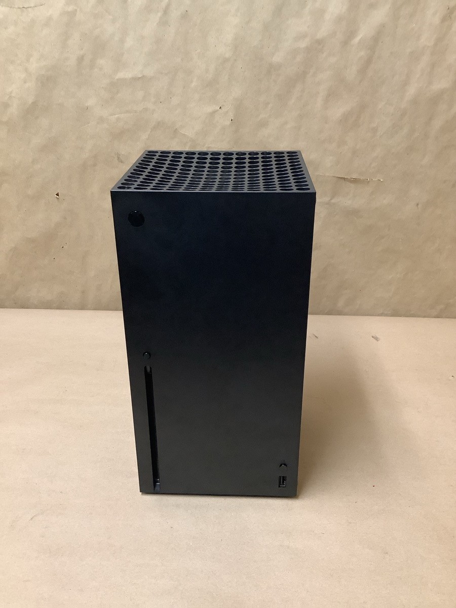 MICROSOFT Model: 1882 XBOX SERIES X 1TB SSD GAMING CONSOLE IN BOX (G29016884)