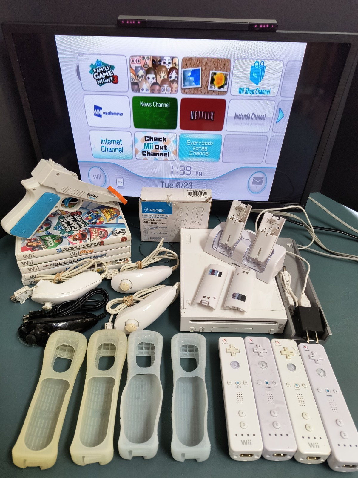 Nintendo Wii Model RVL-001 (USA) [Plays Wii & GameCube Games] Bundle Deal