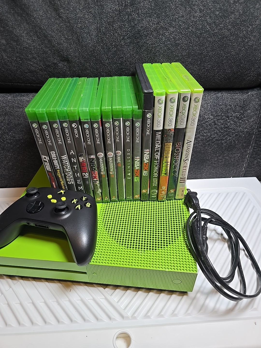 MICROSOFT XBOX ONE S 1681 500GB Slim CONSOLE BUNDLE 16 Games, 1 Controller