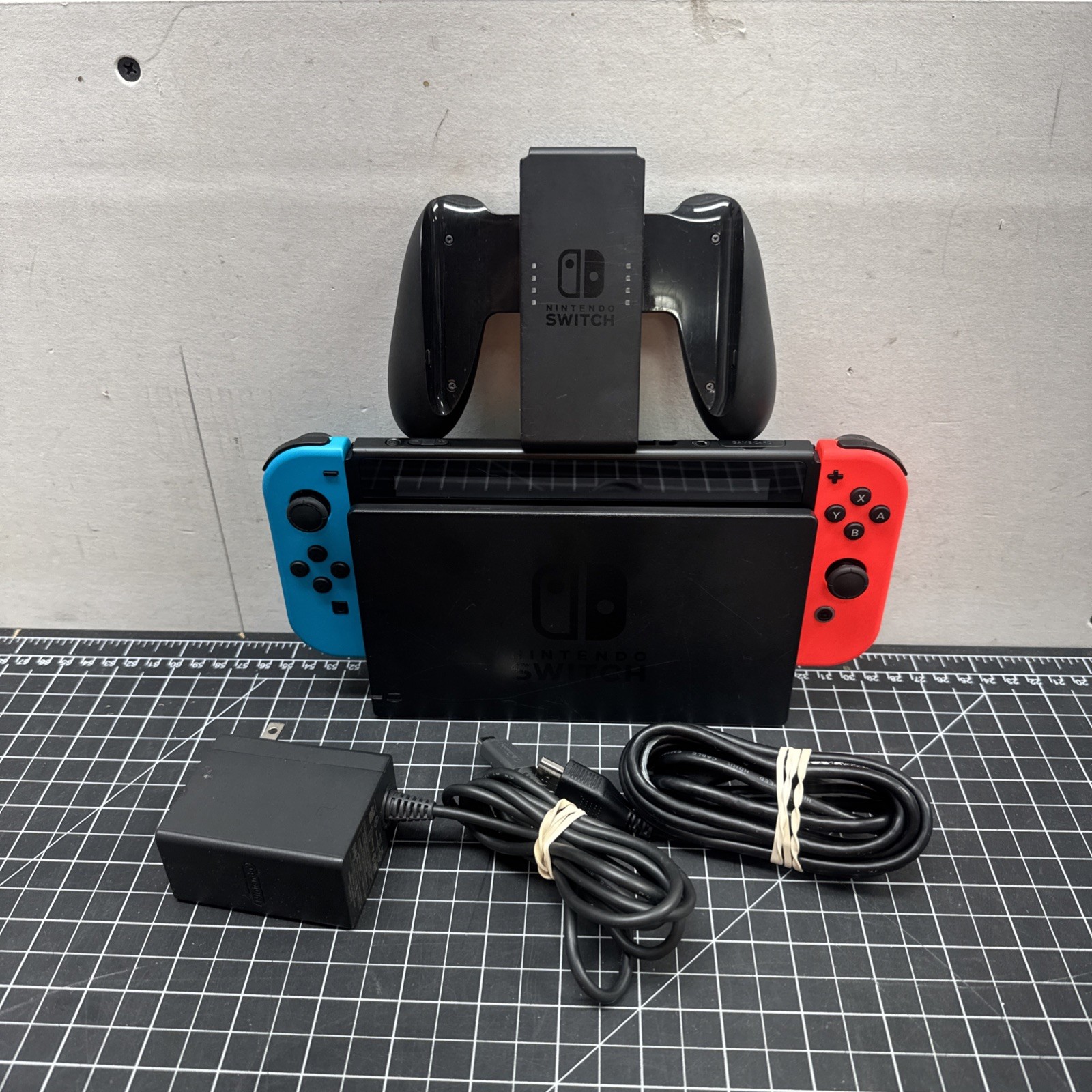 Nintendo Switch 1 V2 Console Complete Works Perfectly B E2