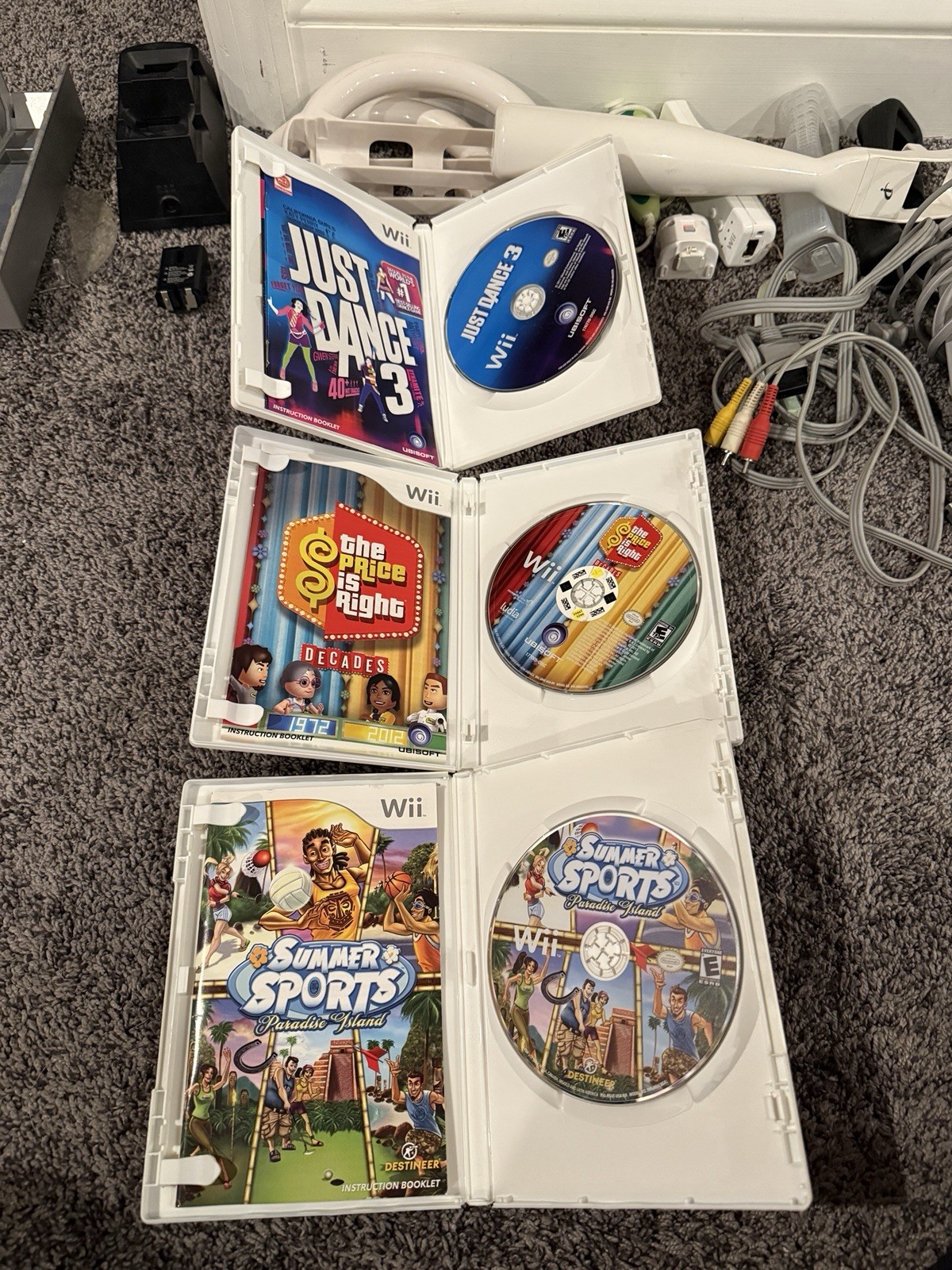 Nintendo Wii Lot Bundle w/ 8 Games controller Cables Accessories