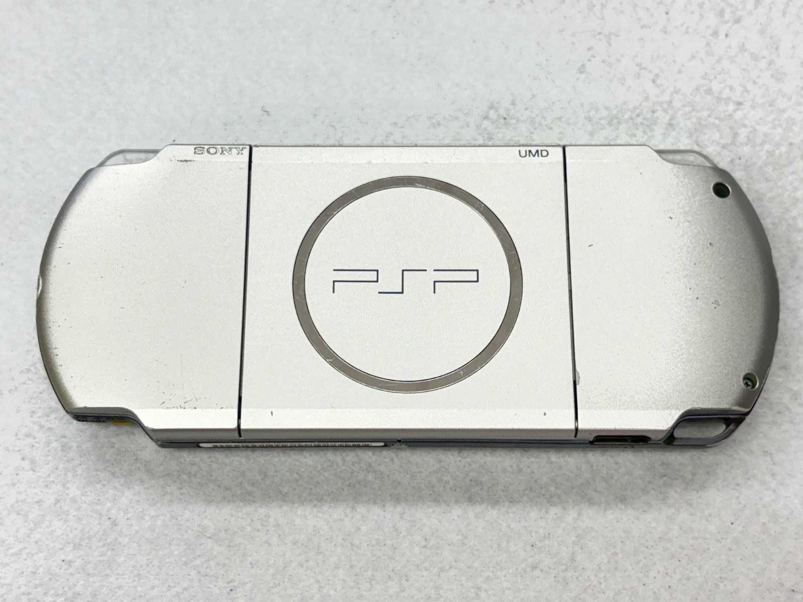 TESTED SONY PSP 3000 SILVER Console + Charger + battery + 3 game Region free 2GB
