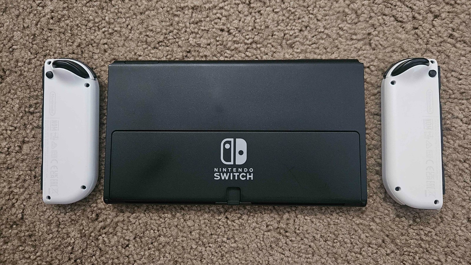 Nintendo Switch™ – OLED Model White set w / 128 GB Micro SD Card