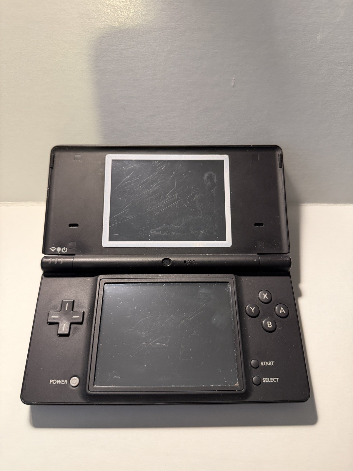 Tested Nintendo DSi Black System w/Charger Back R & L Buttons Do Not Work.