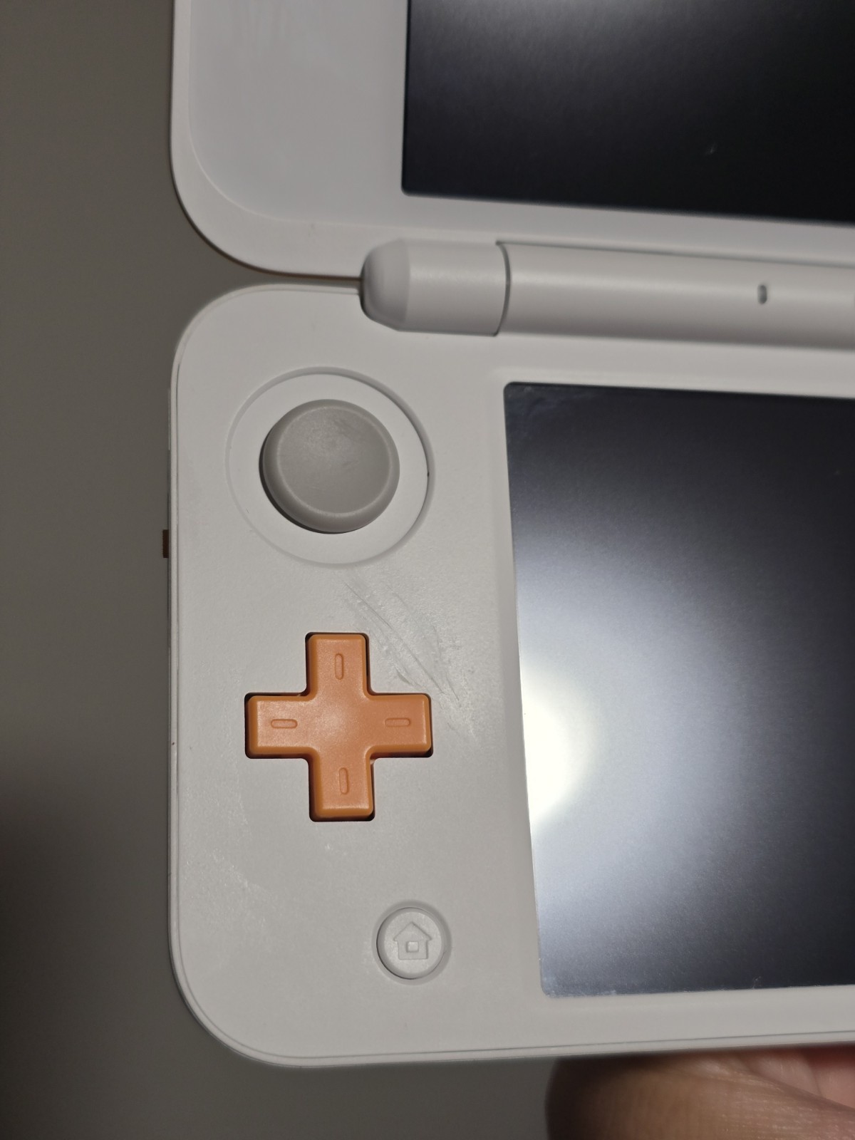 Nintendo 2DS XL Console – White/Orange + Game Cartridge