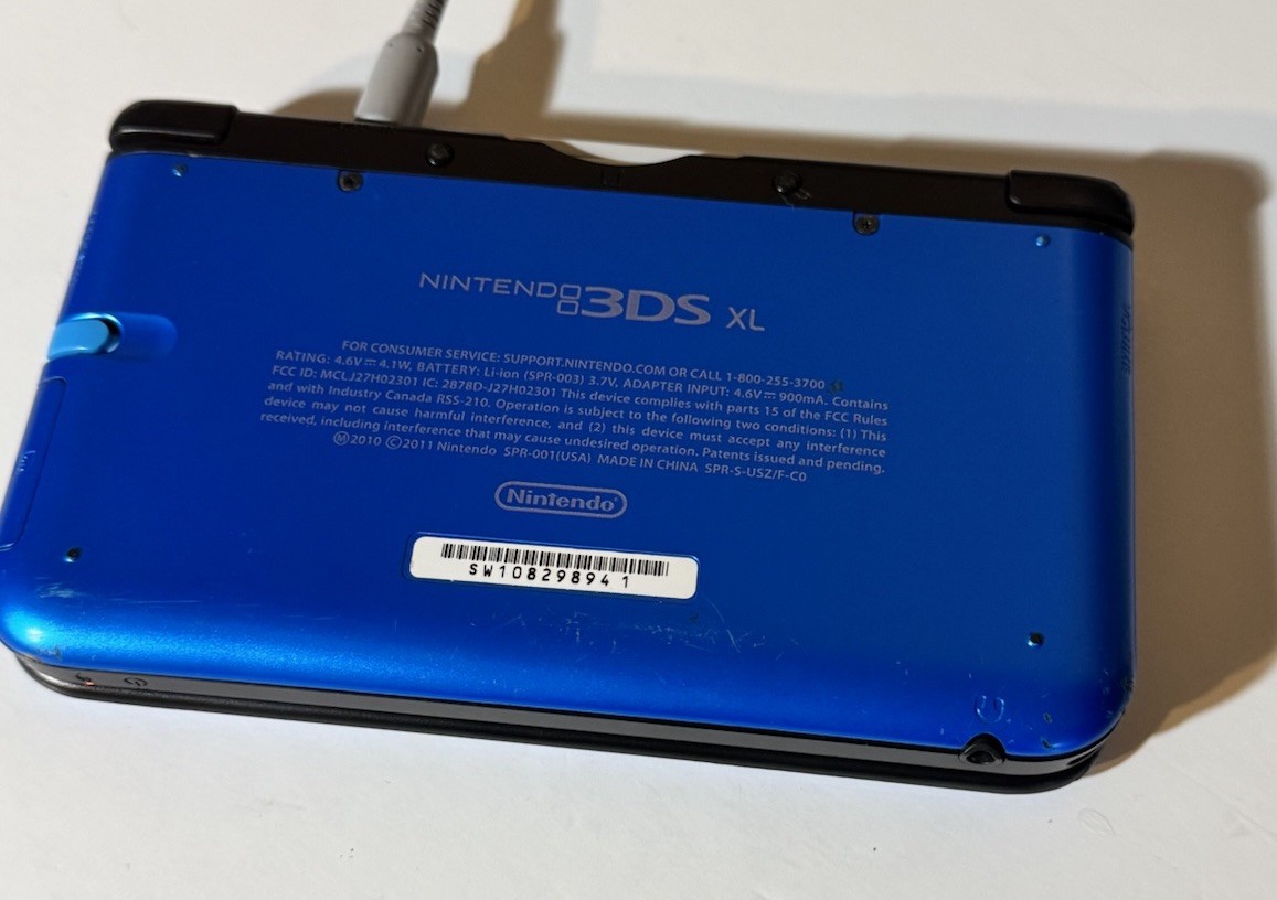 NINETENDO 3DS XL CONSOLE WITH 15 GAMES IN CASES & MANUALS 9 GAMES NO CASES