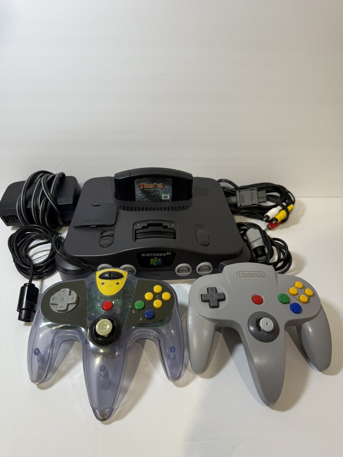 NINTENDO 64 WITH W/2 CONTROLER AND CORDS PLUS TUROK (P18028559)