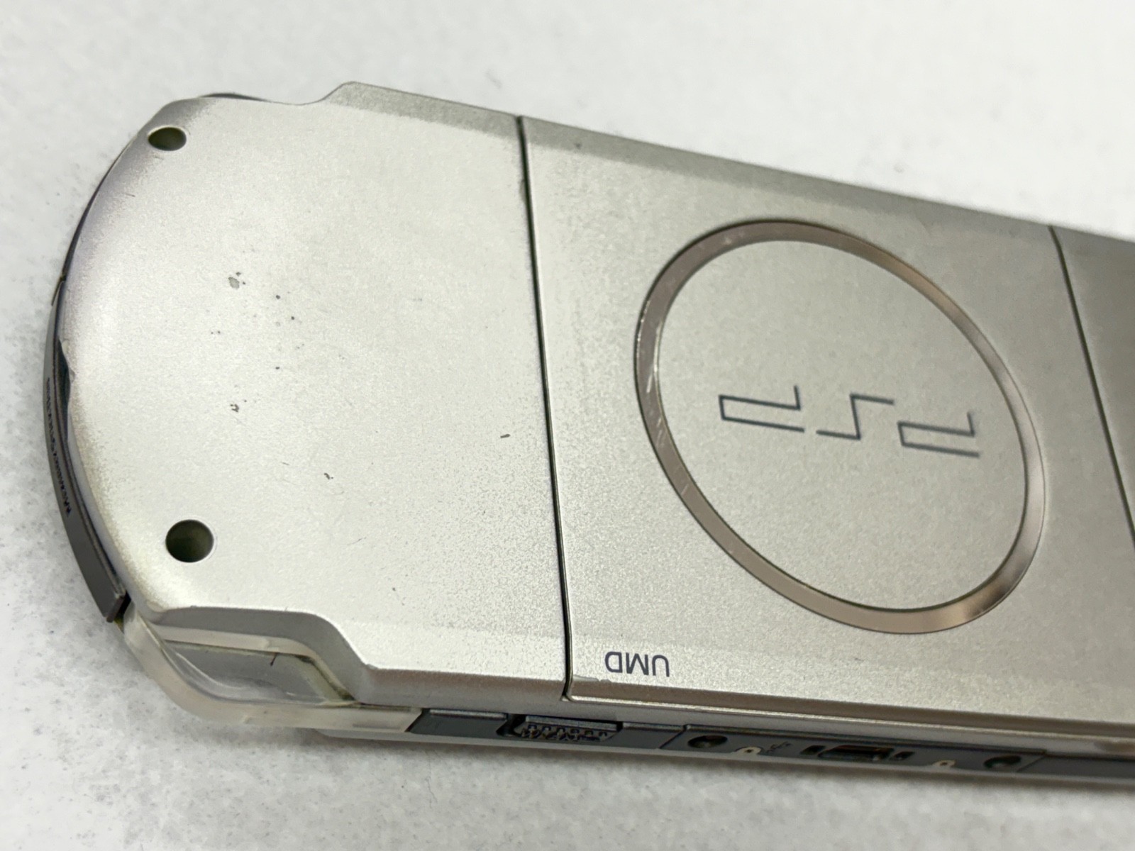 TESTED SONY PSP 3000 SILVER Console + Charger + battery + 3 game Region free 2GB