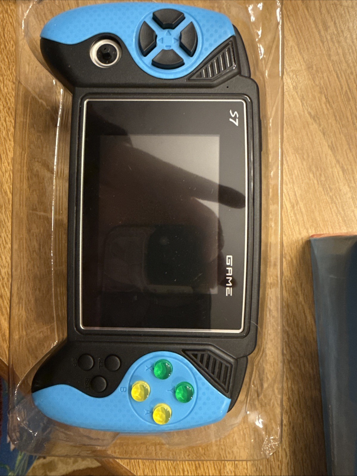 Controller Game S7 Game Box 5.7 inch Display Screen with TV Connect Red & Blue