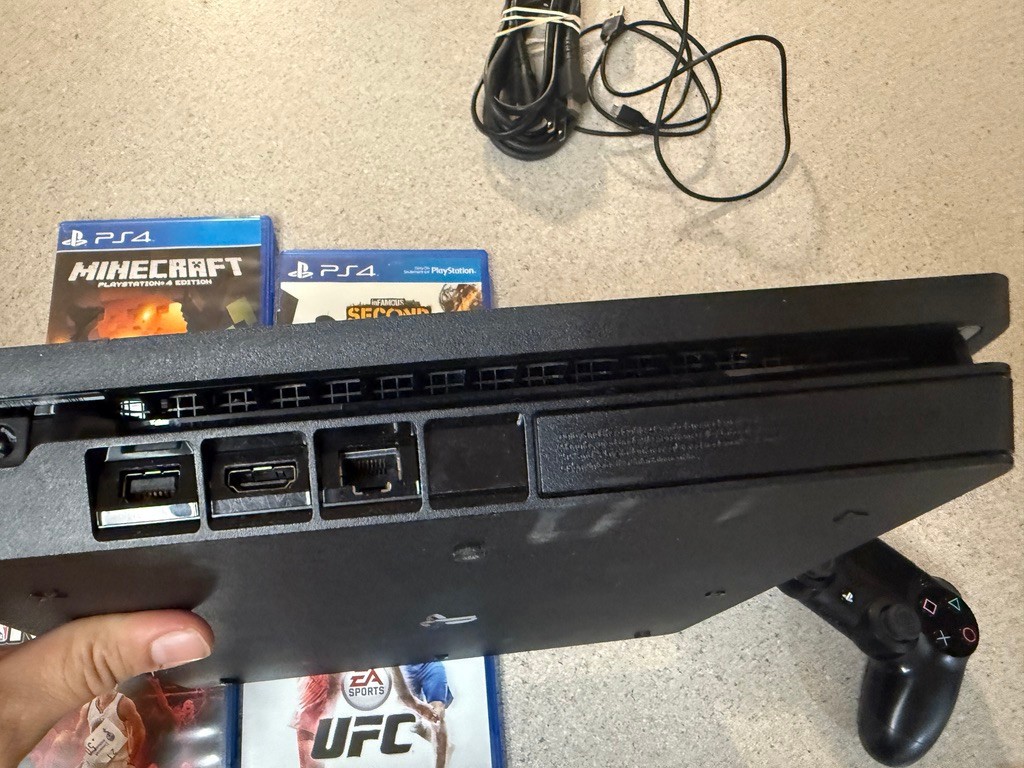 Sony PS4 Slim 1TB Console Bundle (8 Games, 1 Controller) TESTED & WORKS. CLEAN