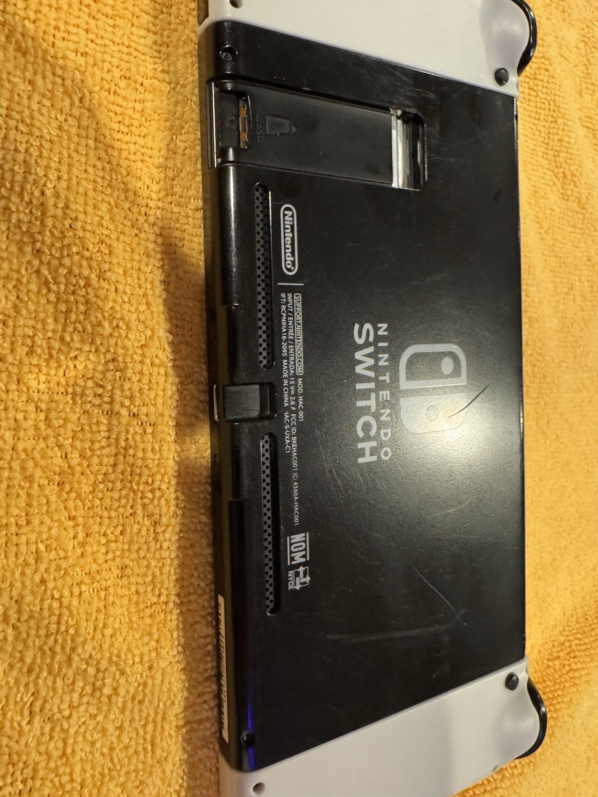 Nintendo HAC-001 Switch Console. Everything Works But Speakers.