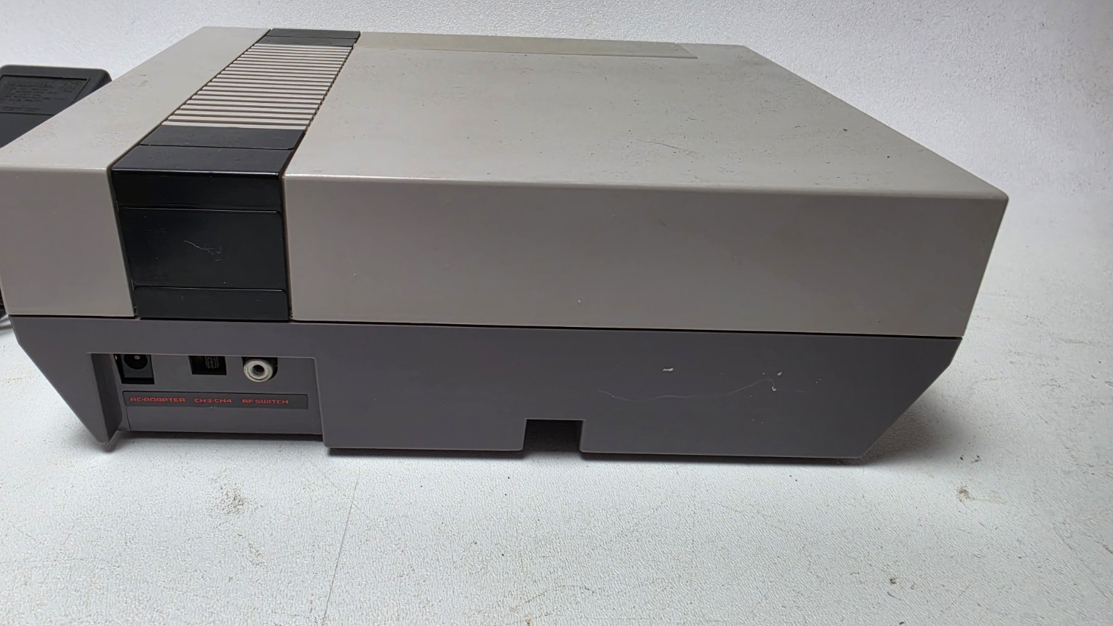 Nintendo NES Console NES-001 Bundle With 3 Games, Controller, Wires